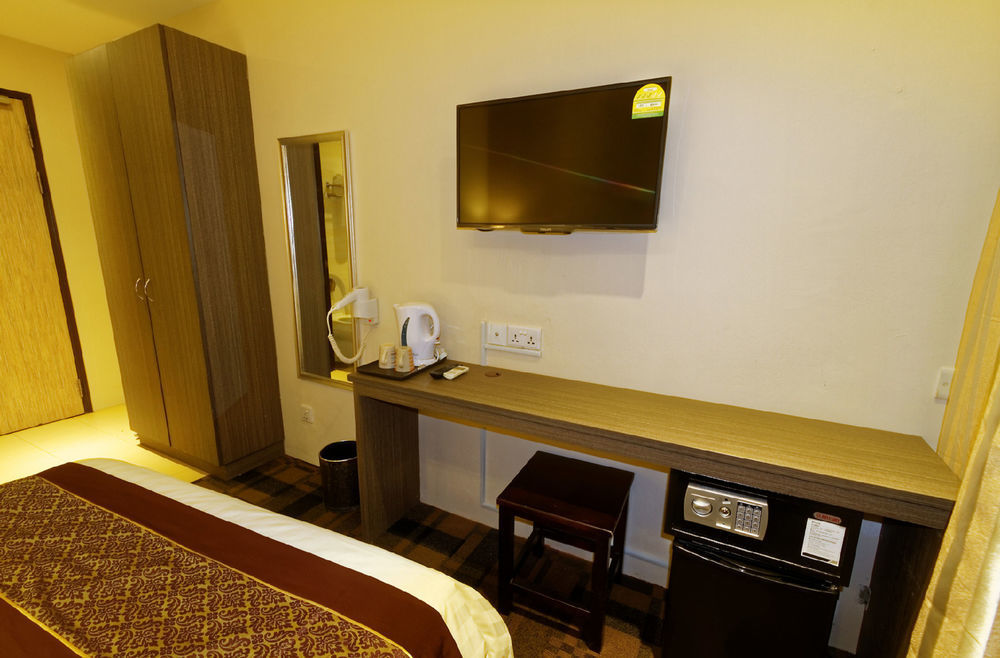 Hotel Noble Express, Check In 10pm, Check Out 9am Singapura
