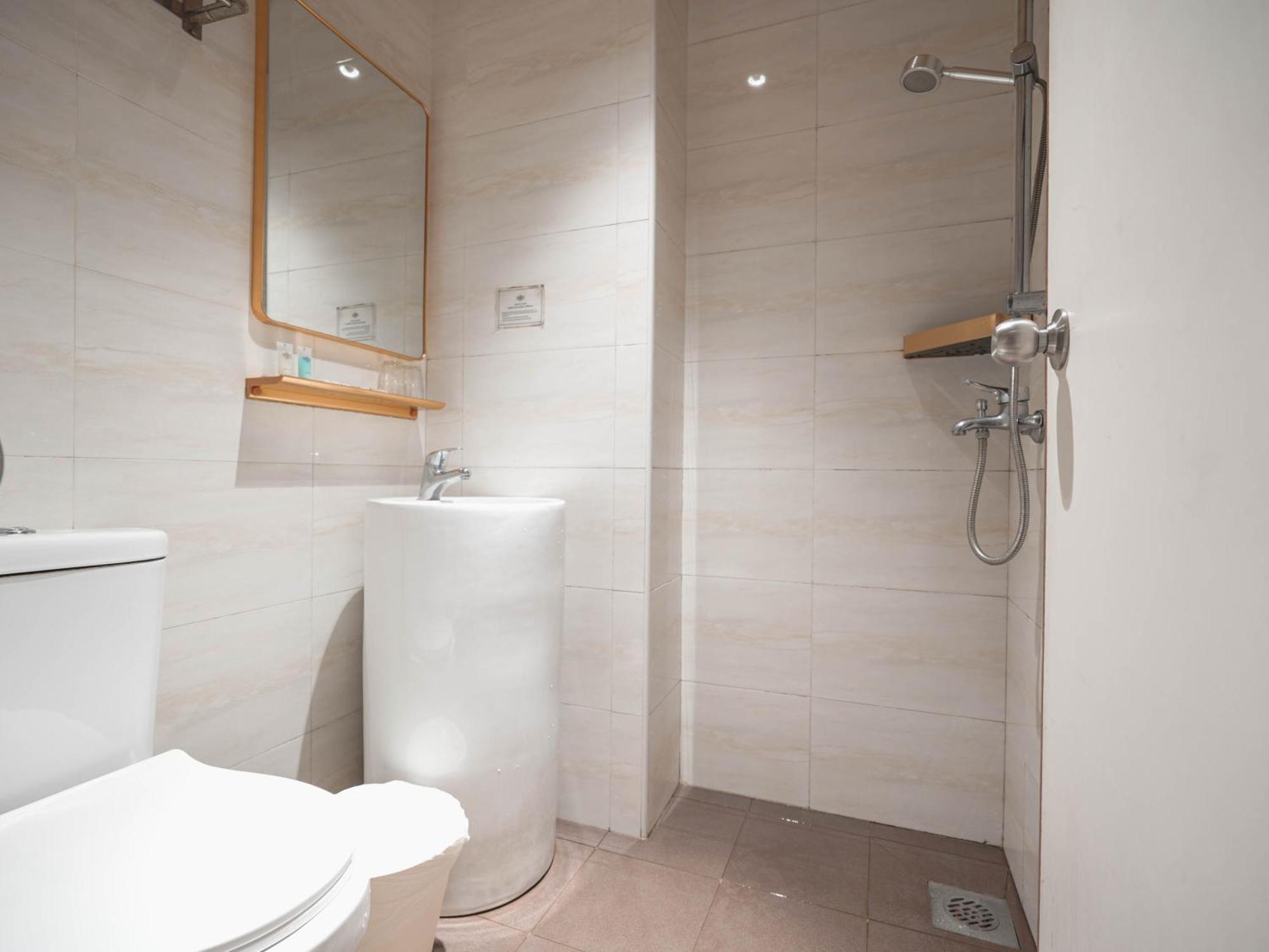 Khách sạn Noble Express, Check In 10pm, Check Out 9am 3*