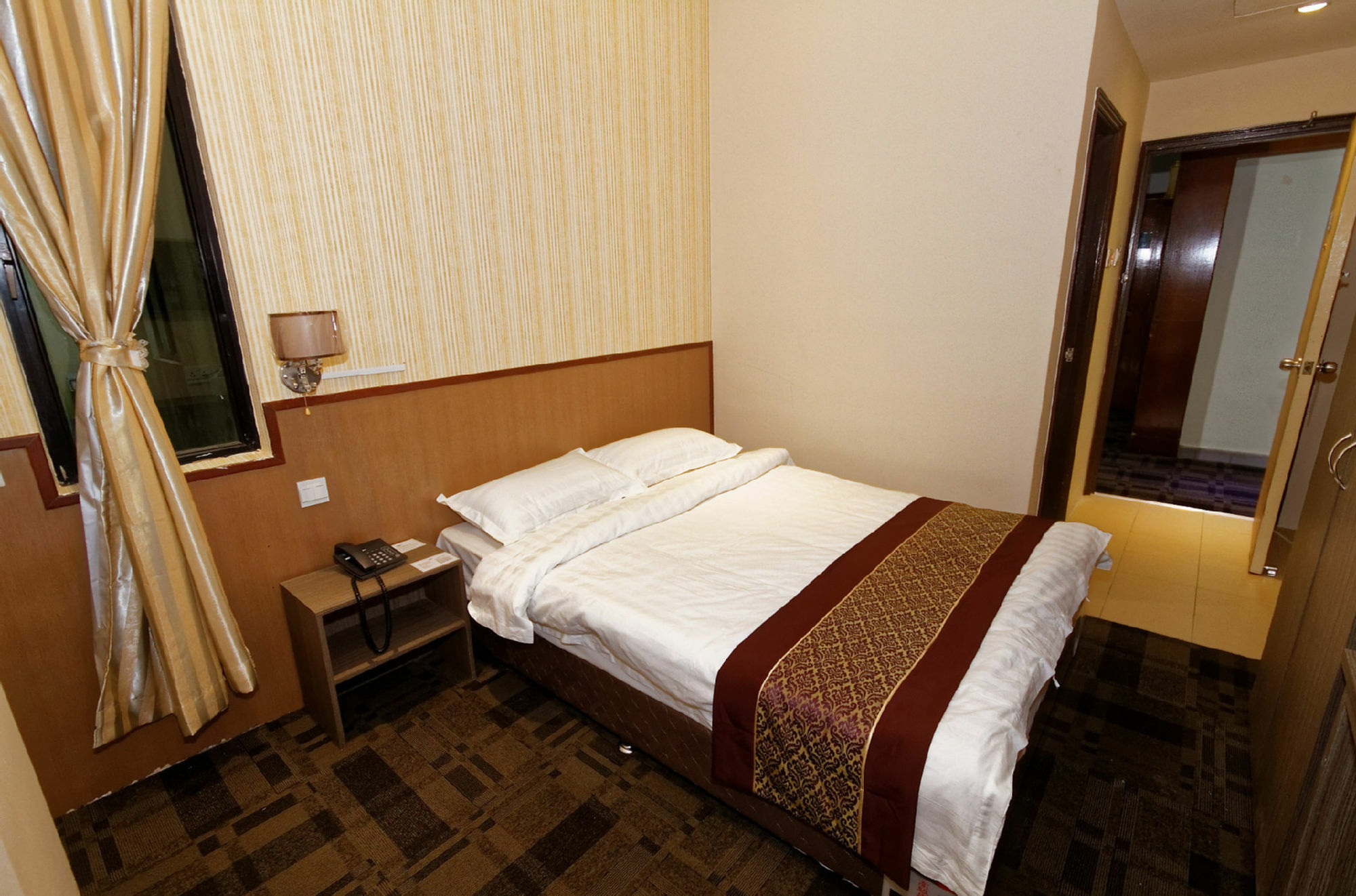 Khách sạn Noble Express, Check In 10pm, Check Out 9am